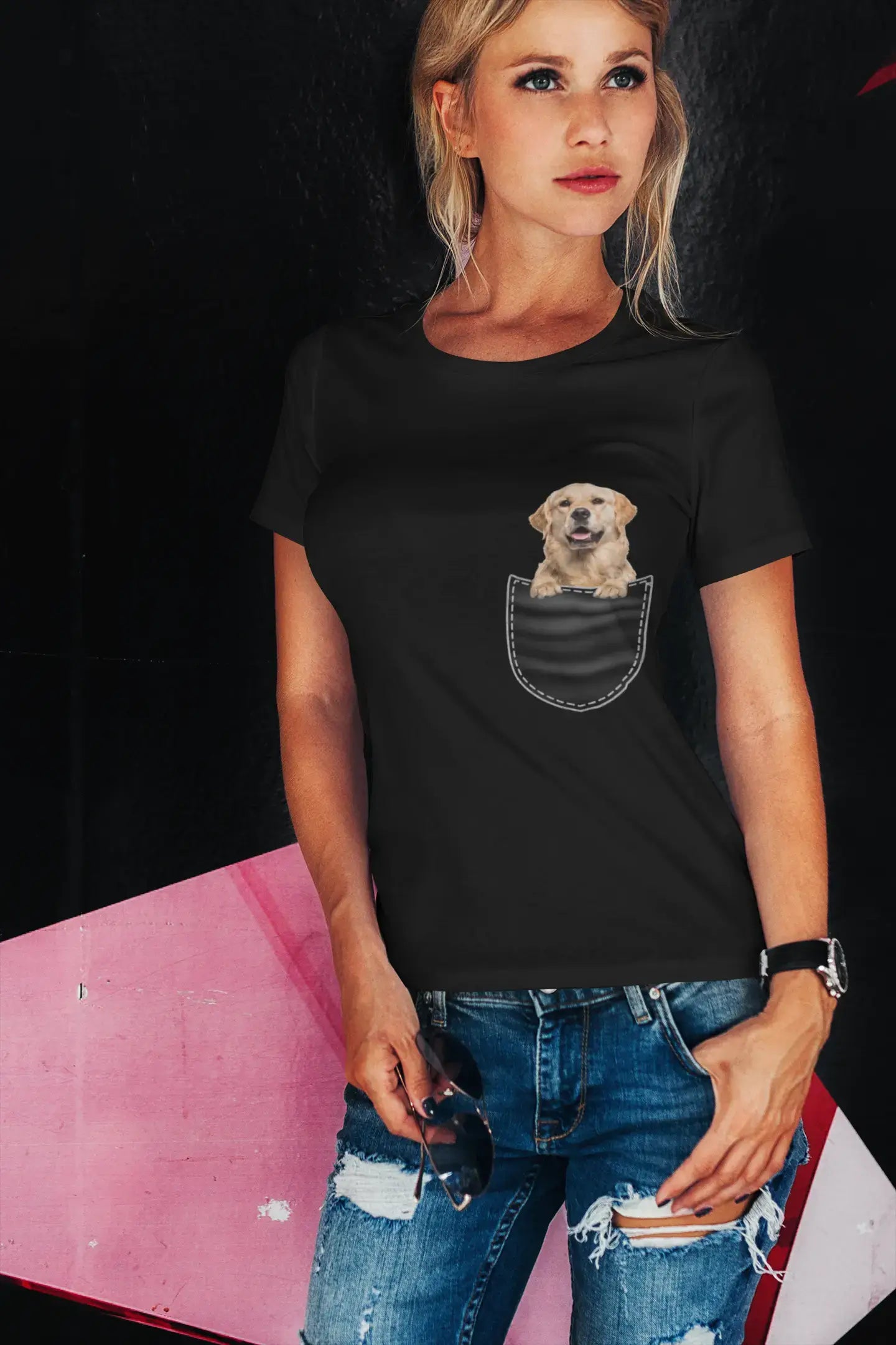 ULTRABASIC Grafik-Damen-T-Shirt Golden Retriever – süßer Hund in der Tasche